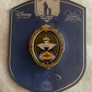 Disney 110th legacy Snow White Evil Queen / Old Hag spinner pin